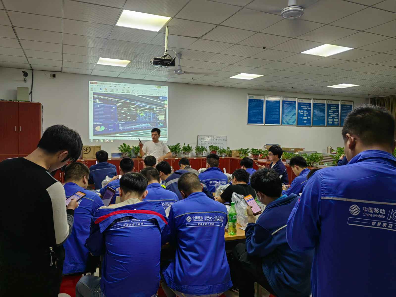 北京毕博蒸汽清洗服务有限公司为中移铁通有限公司安全用电培训